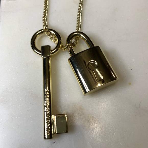 jewelry Victoria’s Secret lock & key gold necklace - Picture 4 of 9